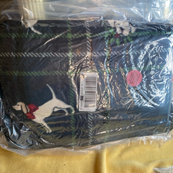 Victoria’s Secret PINK Cozy Green Fleece Puppy Dog Logo Sherpa Blanket NWT - Picture 8 of 8